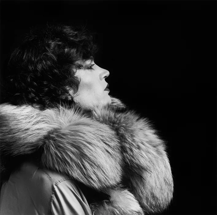 Robert Mapplethorpe, self-portrait in profile with a fur collar, 1980