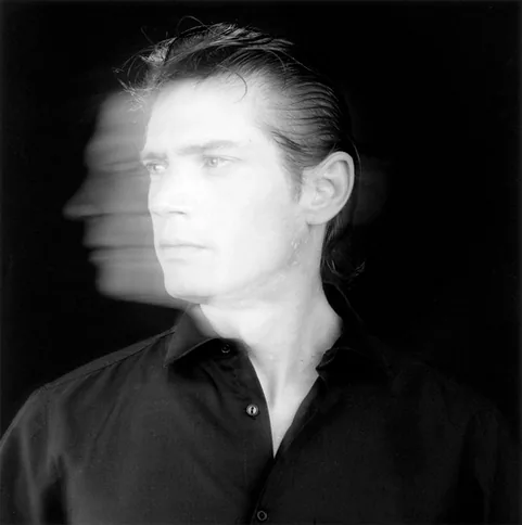 Robert Mapplethorpe, self-portrait with his head in motion, black-and-white